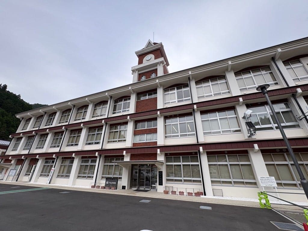 Shimokitayama Village Office Building