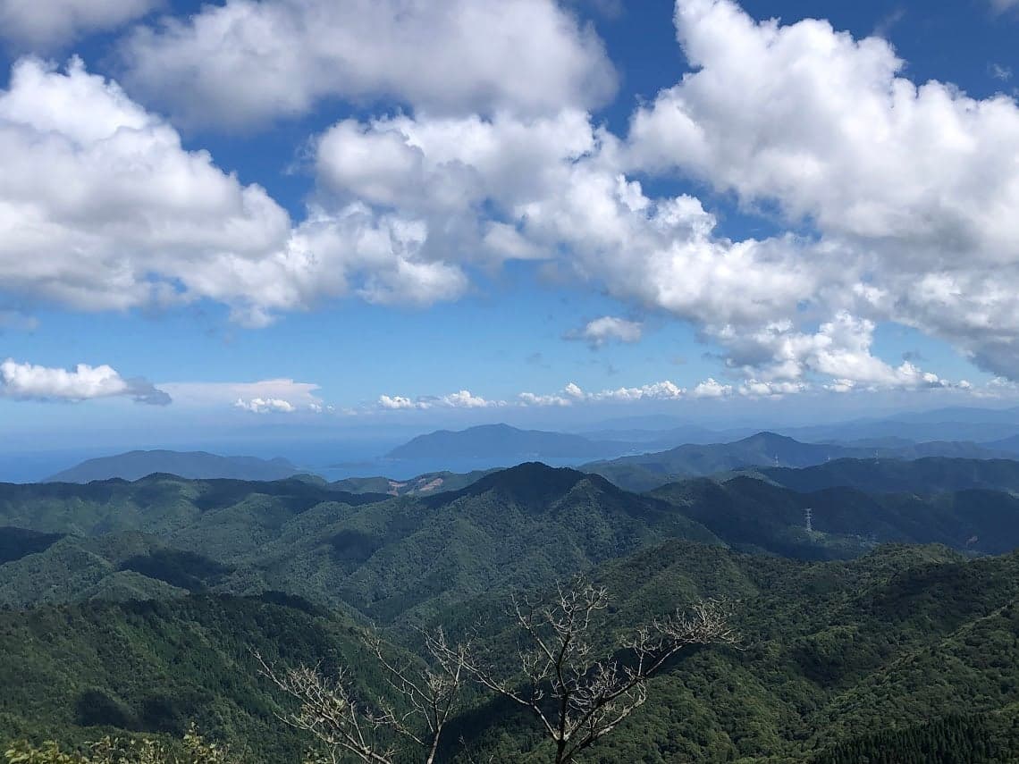 頭巾山山頂からの若狭湾の眺望
