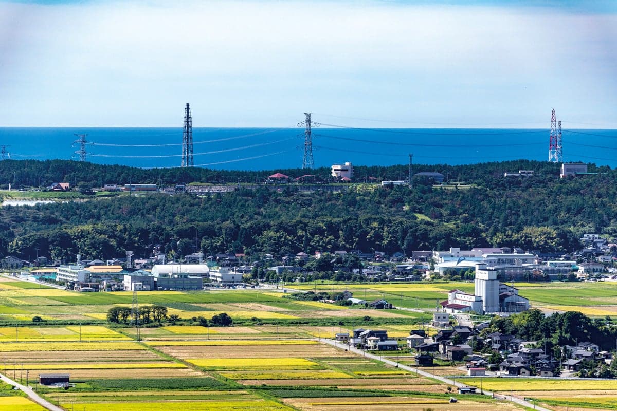 赤田城は、切り立った絶壁と空堀をもつ要害堅固な山城だったとされています