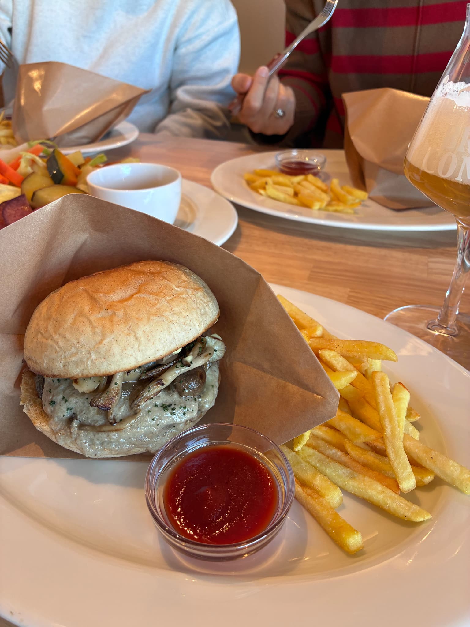 The Far Yast Beer Adventure Hamburger