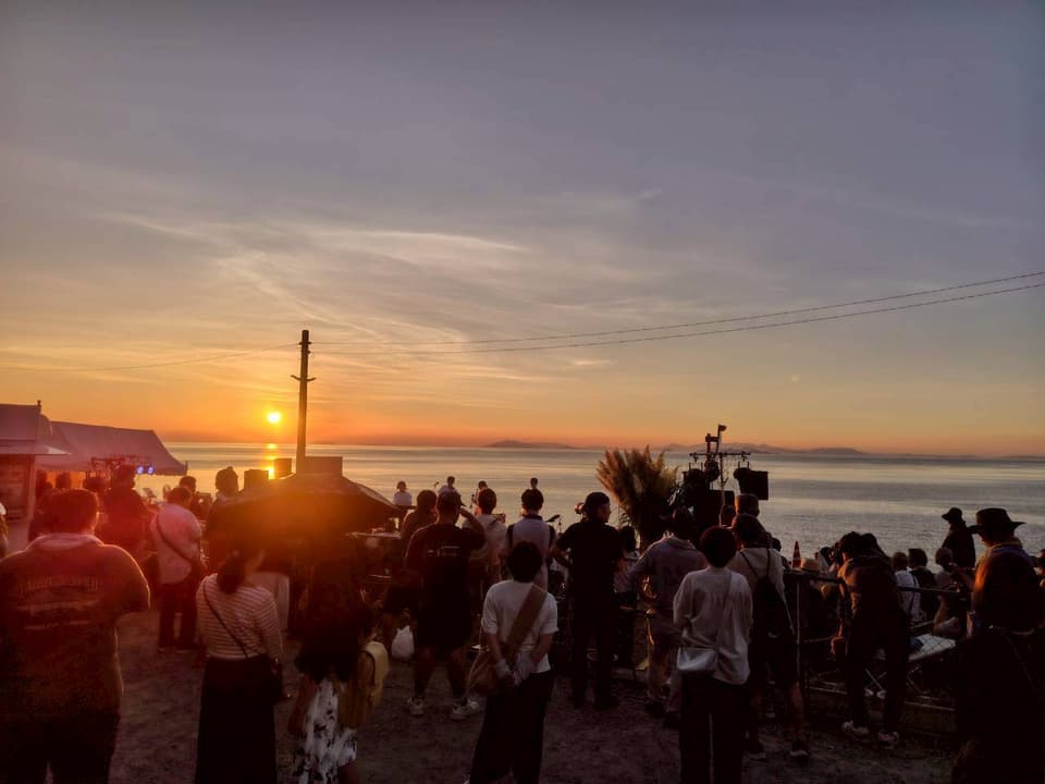 夕焼けプラットホームコンサート40の様子