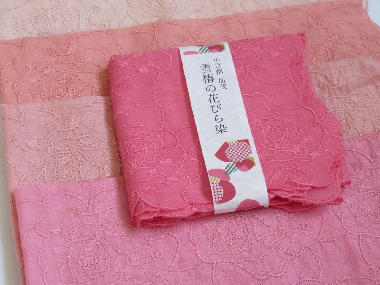 Snow camellia petals dyeing