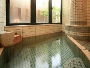 旬の日本海の幸を使い、板長が腕によりをかけて作る料理が並ぶ。