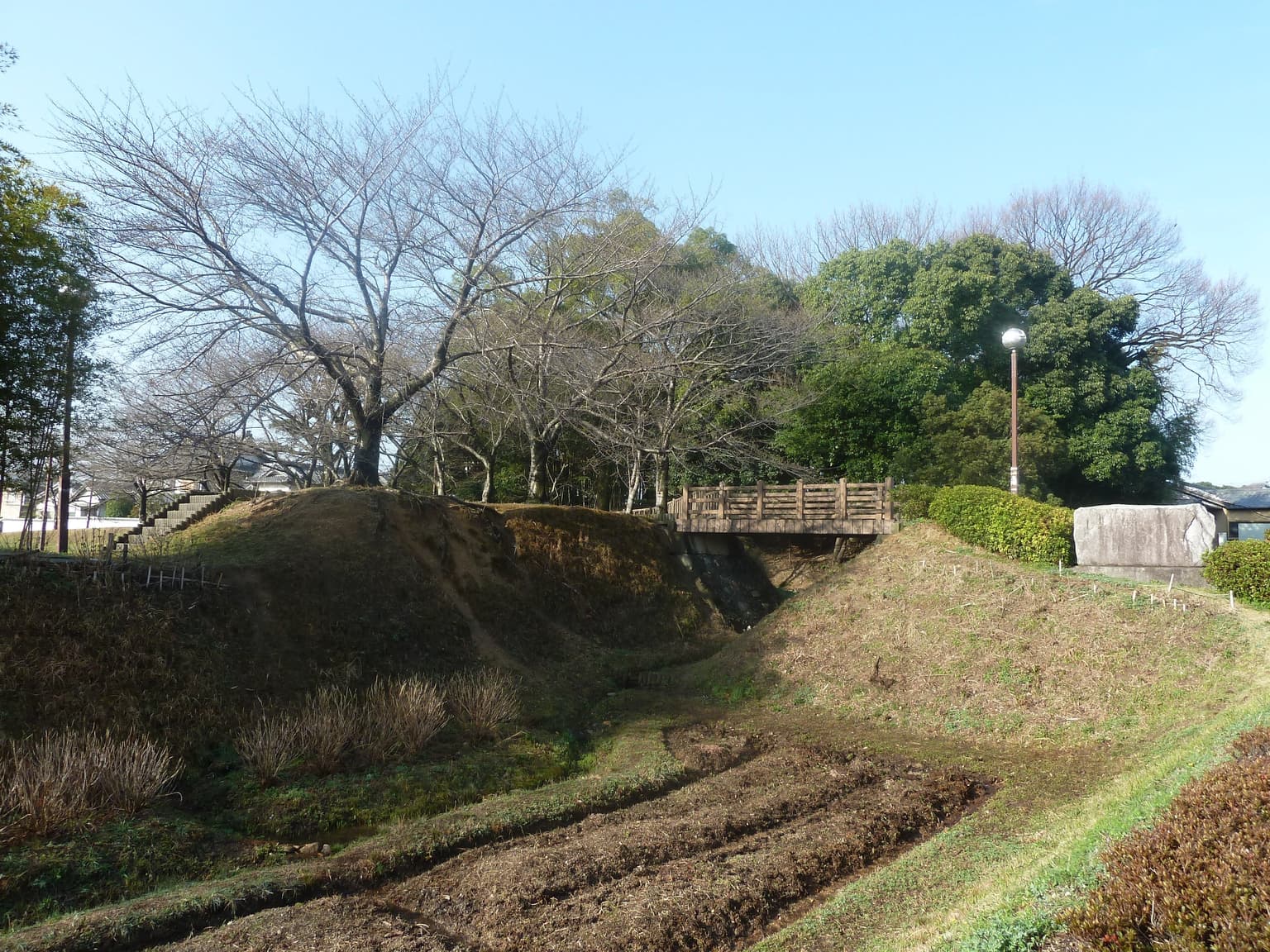 ① Kutsukake Castle Ruins