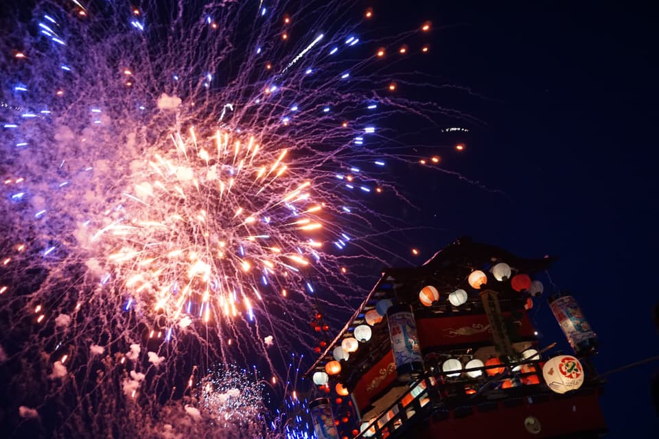 山車と花火
