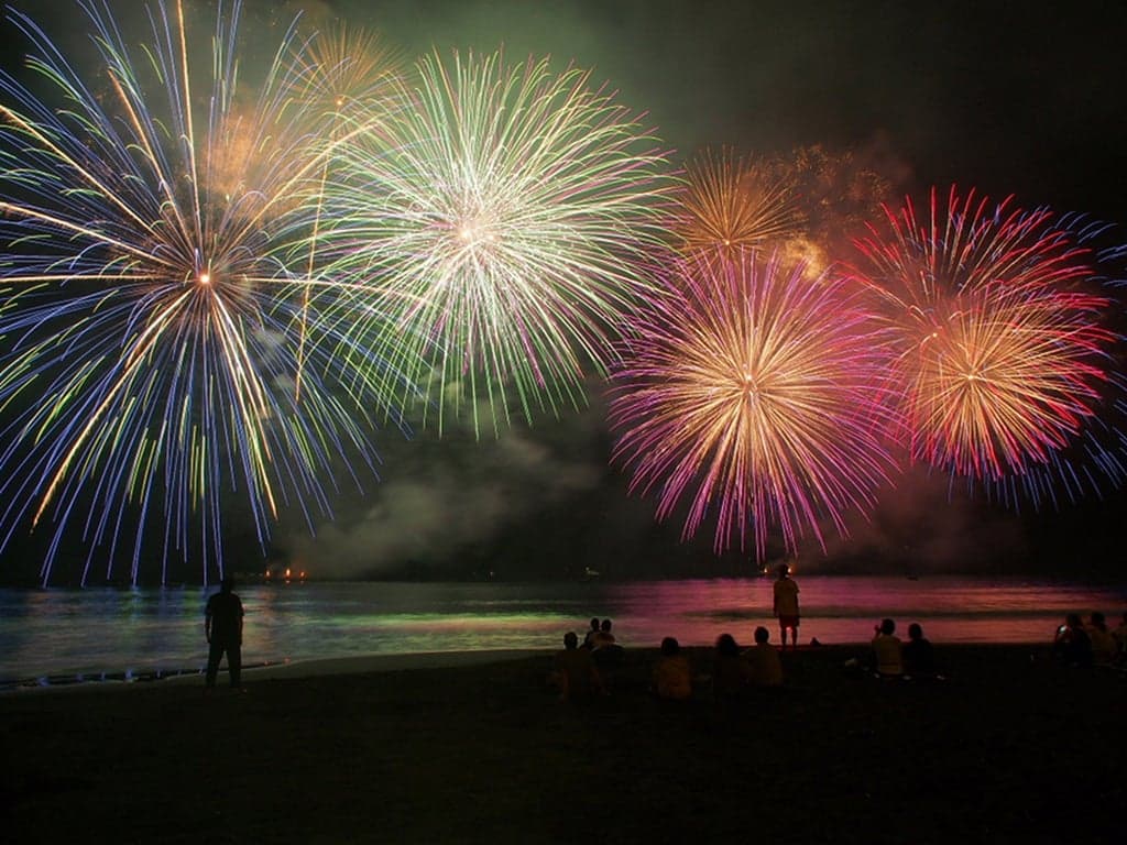 Yugawara Onsen Marine Fireworks Festival