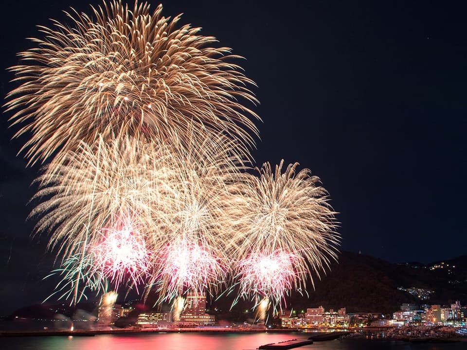 夏季熱海海上花火大会