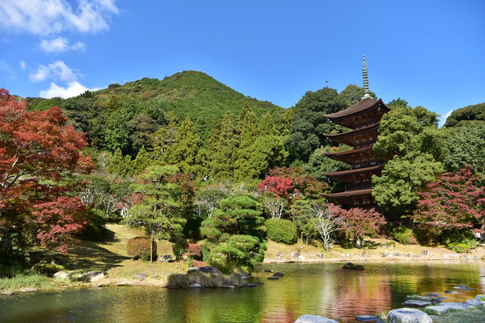 香山公園・瑠璃光寺五重塔の紅葉