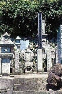 石川氏の墓碑