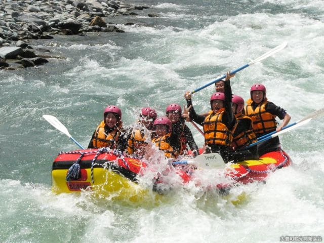 Yoshinogawa rafting