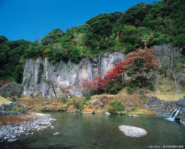 Autumn leaves of Shimizu Cliff Buddha