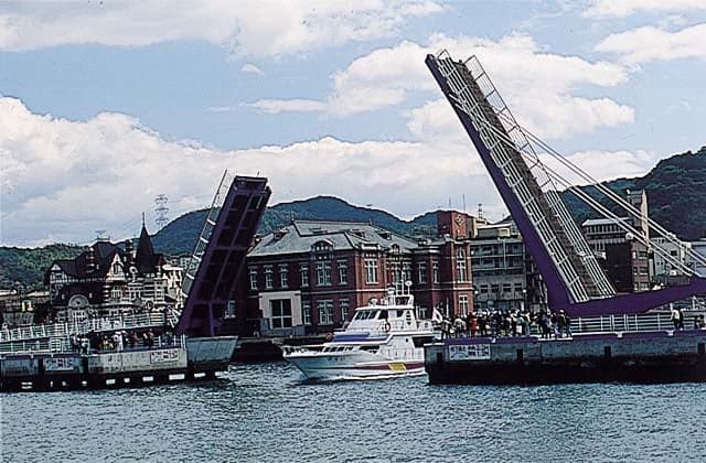 はね橋(ブルーウィングもじ)