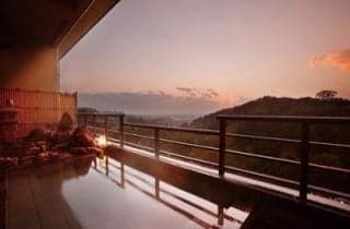 An open-air bath with a superb view where you can heal your daily fatigue.