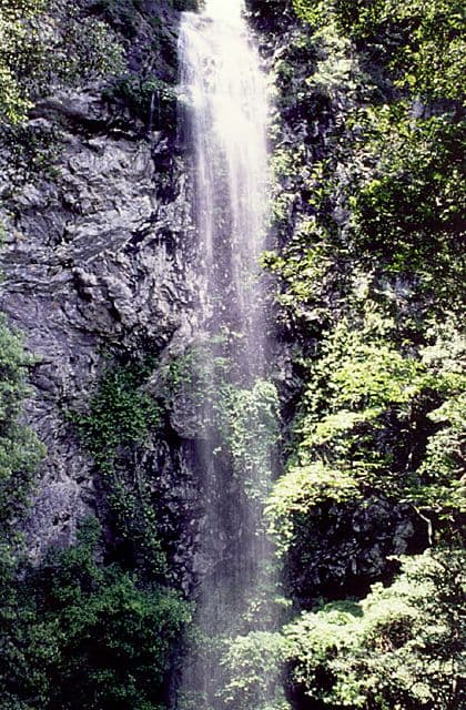 Immovable waterfall