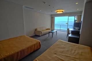 Semi-suite room