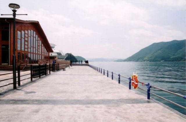 Sea fishing revetment