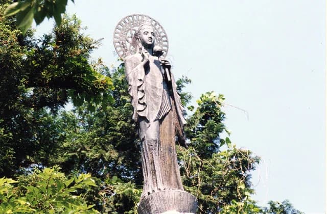 Statue of Heiwa Kannon produced by Shindo Tsuji