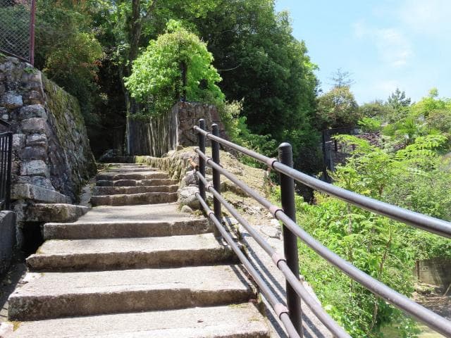 Small path at the mountainside