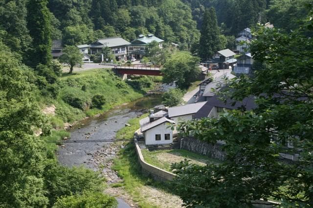西山温泉