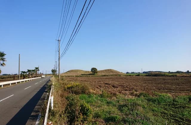 児屋根塚古墳遠景