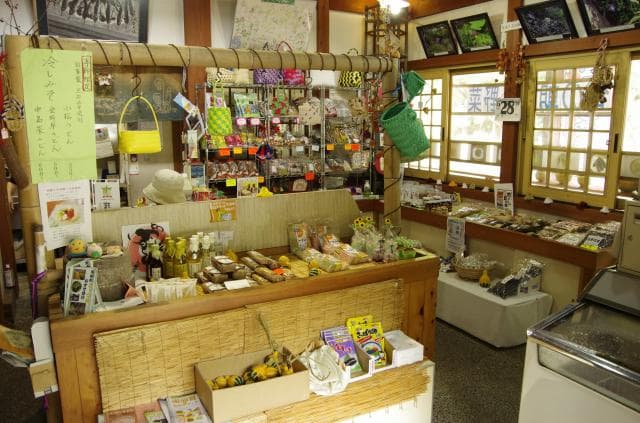 中ノ峠物産販売所(店内)