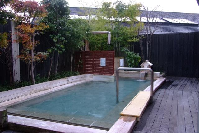 Hinoki stall bath