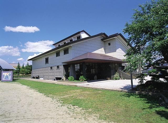 Oldness and history center