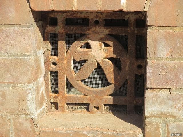 換気グリル(「六」の字)