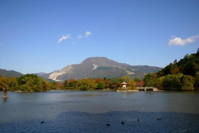 Mishima Pond and Ibukiyama