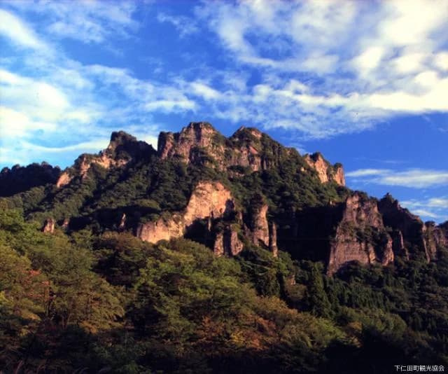 The whole view of Mount Myogi (Kindong Mountain)