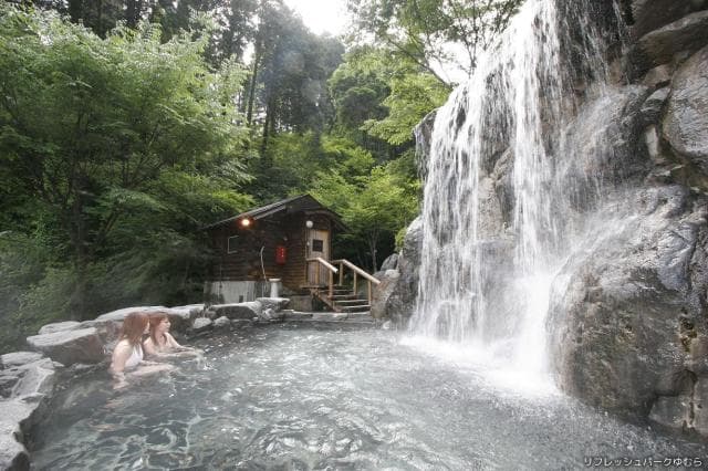 Waterfall bath