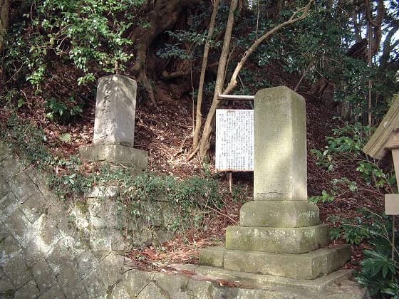 A stone monument of the balance fuigo