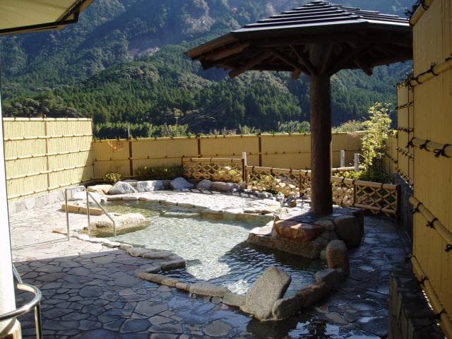 Open-air bath