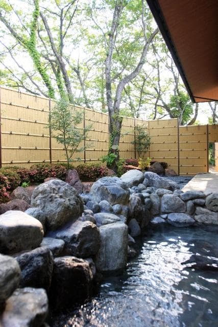 里山の湯露天風呂