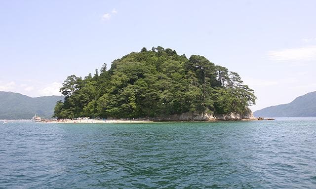 Dutch island (pictured before the earthquake)