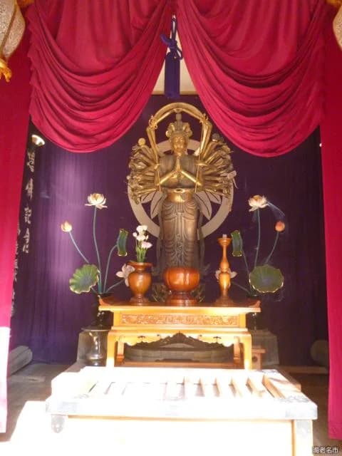 Standing statue of Senju Kannon
