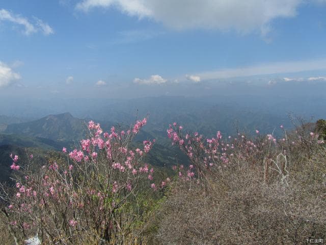 From the summit to Mount Arafune