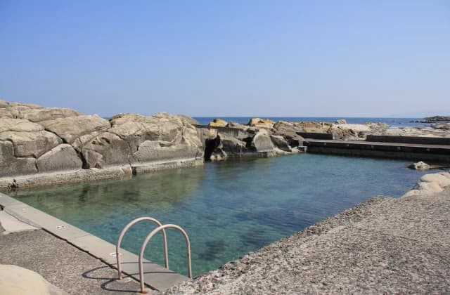 Salt water pool