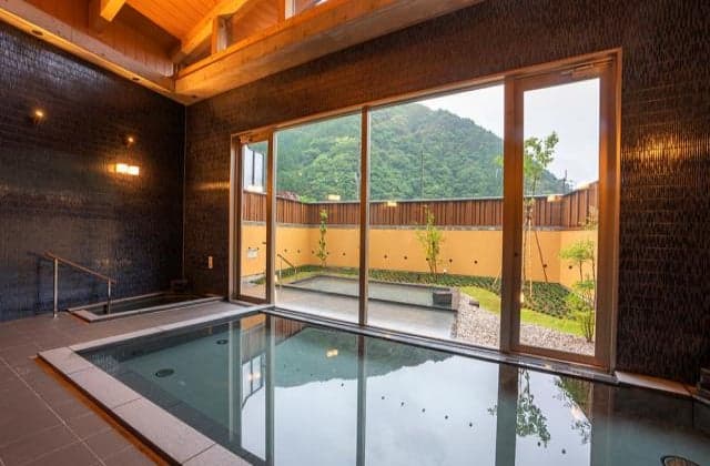 Hot spring (one-day bathing is also possible)