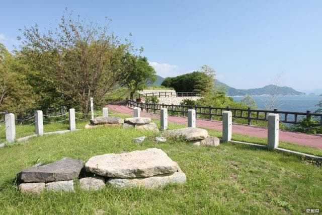 New Year's Nose Ancient Tomb's Park