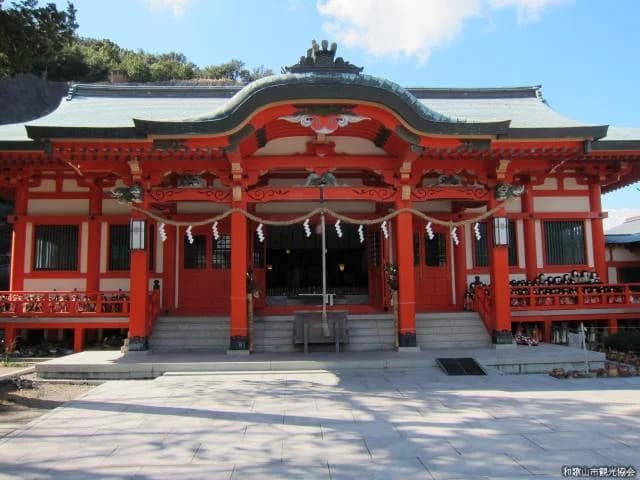 Kadadanshima-jinja Shrine