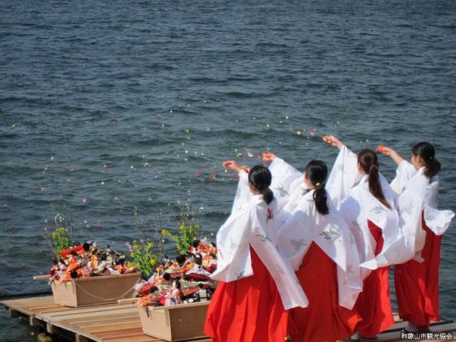 The Shinto ritual of Hina Nagashi