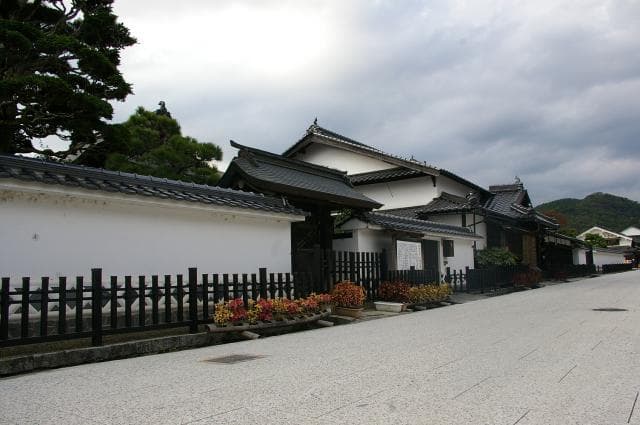 In front of Ohara Honjin