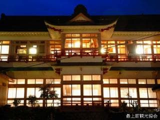 Making palaces in the early Showa period