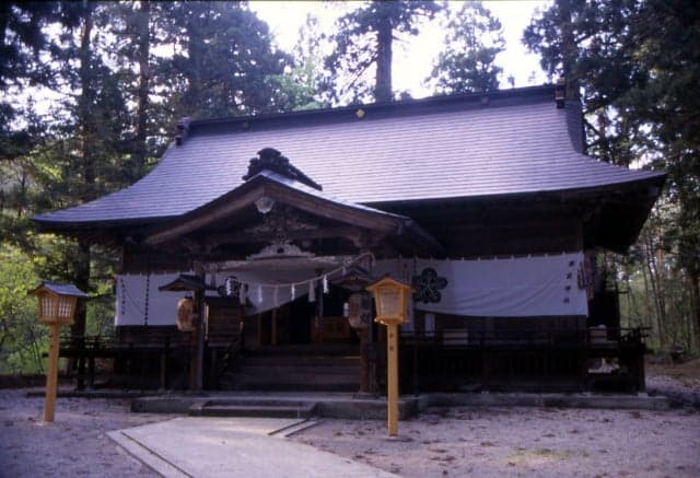 Suwa-jinja Shrine