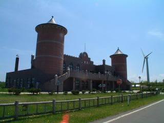 Momo Castle and Windmill Spring