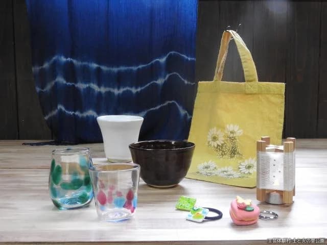 Dyeing, Ceramics, Glass