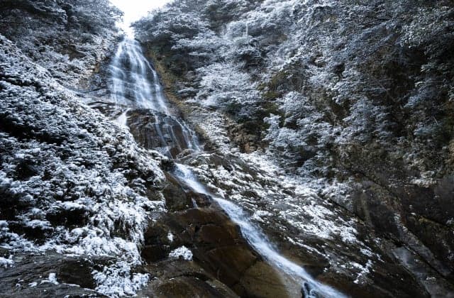 Hidden Falls (Winter)