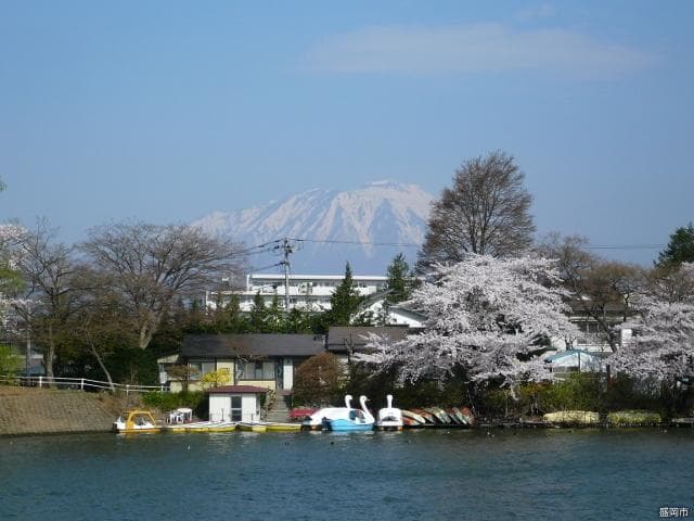 Takamatsu Pond and Iwateyama
