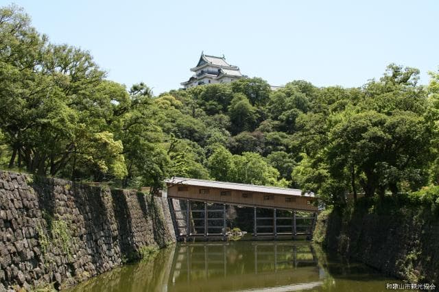 Mihashi corridor and castle tower